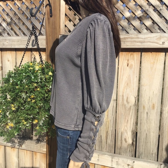 FREE PEOPLE TIE SLEEVE BLUE/GRAY WAFFLE TOP NWOT runs slightly large - Picture 6 of 9